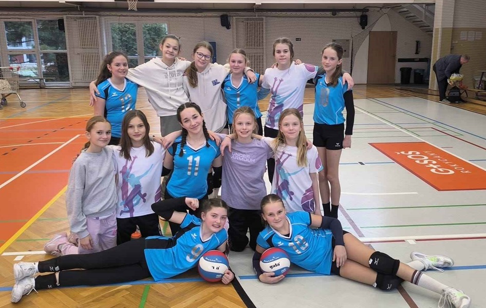 http://www.volejbalrokycany.cz/fotos/foto/aktuality/U14_150225_11zon (1).jpg